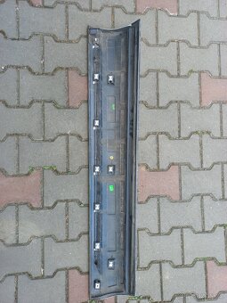 VW Touareg 7P lišta PP dveří - 2