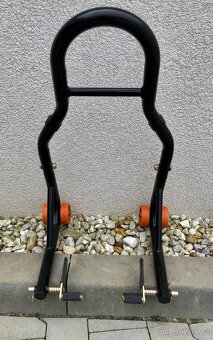 Prodej skoro nové sady stojanů na motocykl. - 2