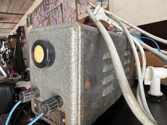 Prodám retro nabíječku na auto - 2