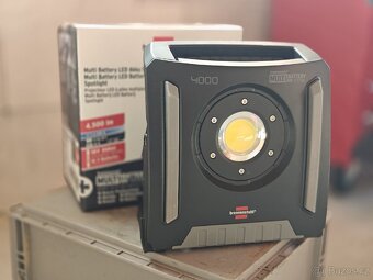Akumulátorový led reflektor - 2