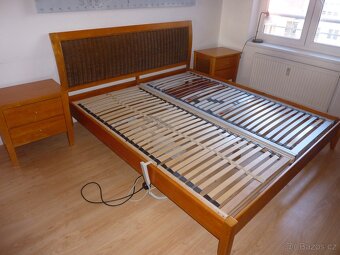 2x dřevěný noční stolek - oba za 1300,- - 2