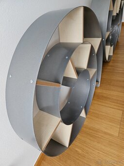 Šedá nástěnná knihovna Kare Design Snail - 2