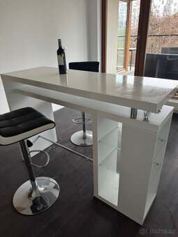 Barový pult s barovými židlemi - 2
