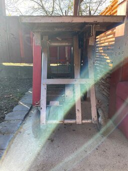 Tovární pila na dřevo - 2