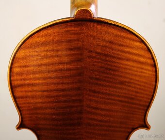 Staré celé české housle od Jana PODEŠVY c. 1920 - 2