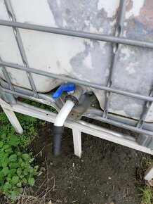 Nádrž na vodu plastová s podstavcem - 2