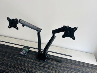 Držák na dva monitory - 2