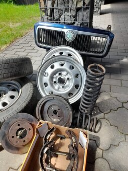 Náhradní díly na Felicii - 2