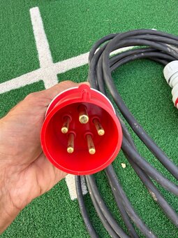 Prodlužovací kabel 380 V - 2