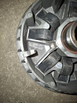 Suzuki Burgman 400. Variátor - Malossi. Od 1998 - 2