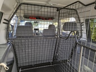 VW Caddy dělící mříž nákladového prostoru 2003-2015 - 2