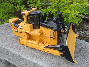 2x BRUDER / NĚMECKO -- NÁKLAĎÁK MAN + BULDOZER CAT - 2