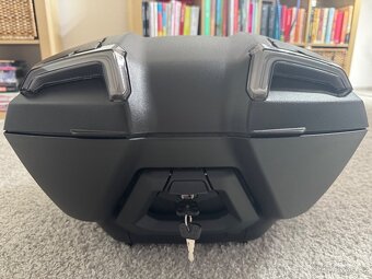 YAMAHA horní kufr 45l + zámek + opěrka + kouřové odrazky - 2