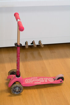 Koloběžka Mini Micro Deluxe Pink LED - 2