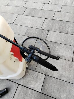 Akumulátorový postřikovač HECHT 416Accu - 2