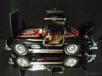 Mercedes Benz 300 SL černý Bburago 1/18 - 2