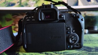 Prodám zrcadlovku Canon EOS 77D včetně 2 objektivů - 2