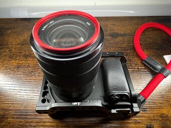 Sony A6400 + 18–135mm OSS + příslušenství - 2