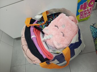 Velky balik oblečení holka 5-9let 2 tašky action 15kg - 2