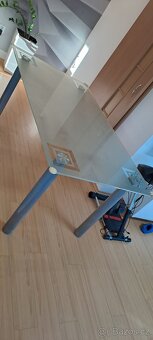 Velký skleněný stůl - 2