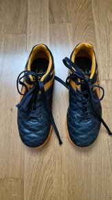 Sálovky Umbro vel. 32 - 2