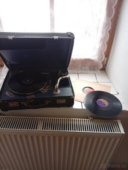 Kufříkový gramofon - 2