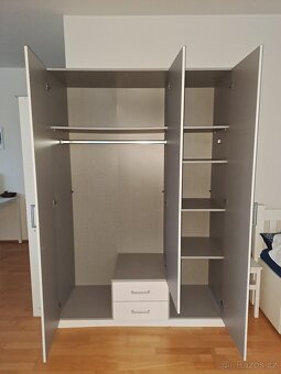 Šatní skříň - 2