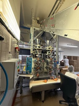 Plnicí a balicí stroj - 2