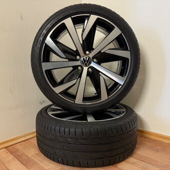 KRÁSNÁ VW T-ROC 5x112 R19 ET47+LETNÍ 225/40R19 7mm - 2