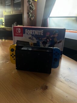 Nintendo Switch Fortnite edition - 2