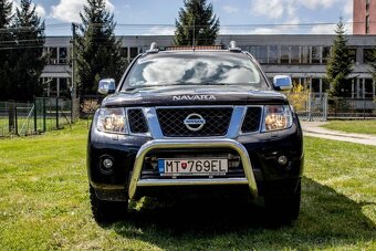 Nissan Navara DoubleCab 3.0 V6 dCi Platinum A/T Long - 2