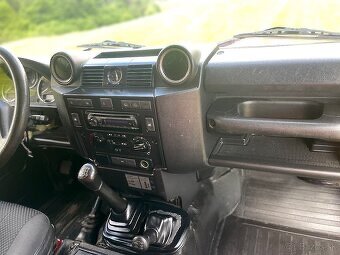 Land Rover Defender 90 - 2