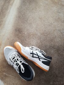 Tenisky Oasics vel.41,5 do telocvicny - 2