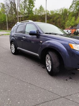 Mitsubishi Outlander - 2