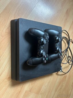 Playstation 4 Slim s kapacitou 1TB + 2 ovladače - 2