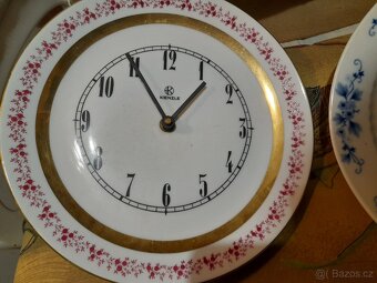 Prodám staré kuchyňské hodiny porcelánový talíře - 2