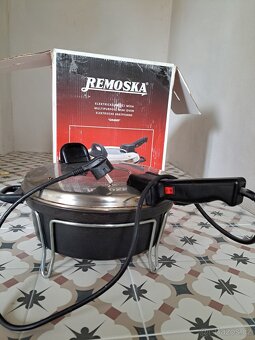 Remoska s teflonovým povrchem, objelm 4l - 2