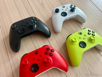 Microsoft Xbox Series Ovladač - 2