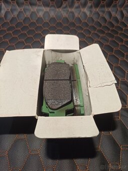 Přední brzdové destičky OEM Toyota Avensis T25 - 2