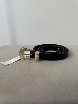 Černý pásek se zlatými detaily - 2