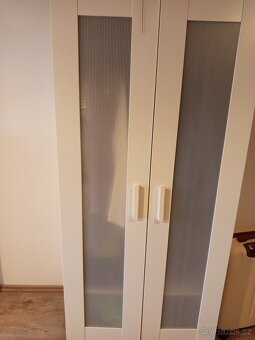 Bílá šatní skříň - 2