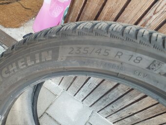 Pneu 235/45/18.Michelin - 2