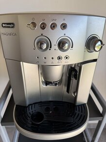 Plnoautomatický kávovar DeLonghi Magnifica - 2