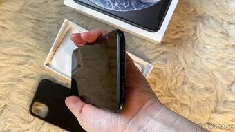 Prodám černý iPhone XR 64GB - 2