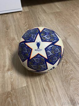 Fotbalový míč Adidas UCL Istanbul Pro - 2