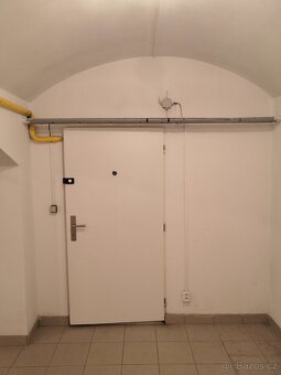 Pronajmu sklad 20 m2, Praha 3 Lipanská - 2