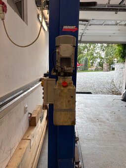 Prodám dvousloupový zvedák 4t - 2