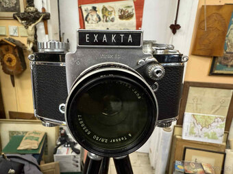 Starožitný fotoaparát EXAKTA - 2