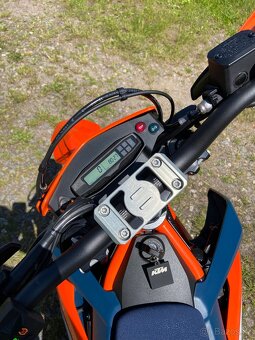 KTM 690 SMC-R 2023 A2 - 2