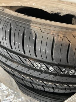 Pneu 255/60 R18 - 2